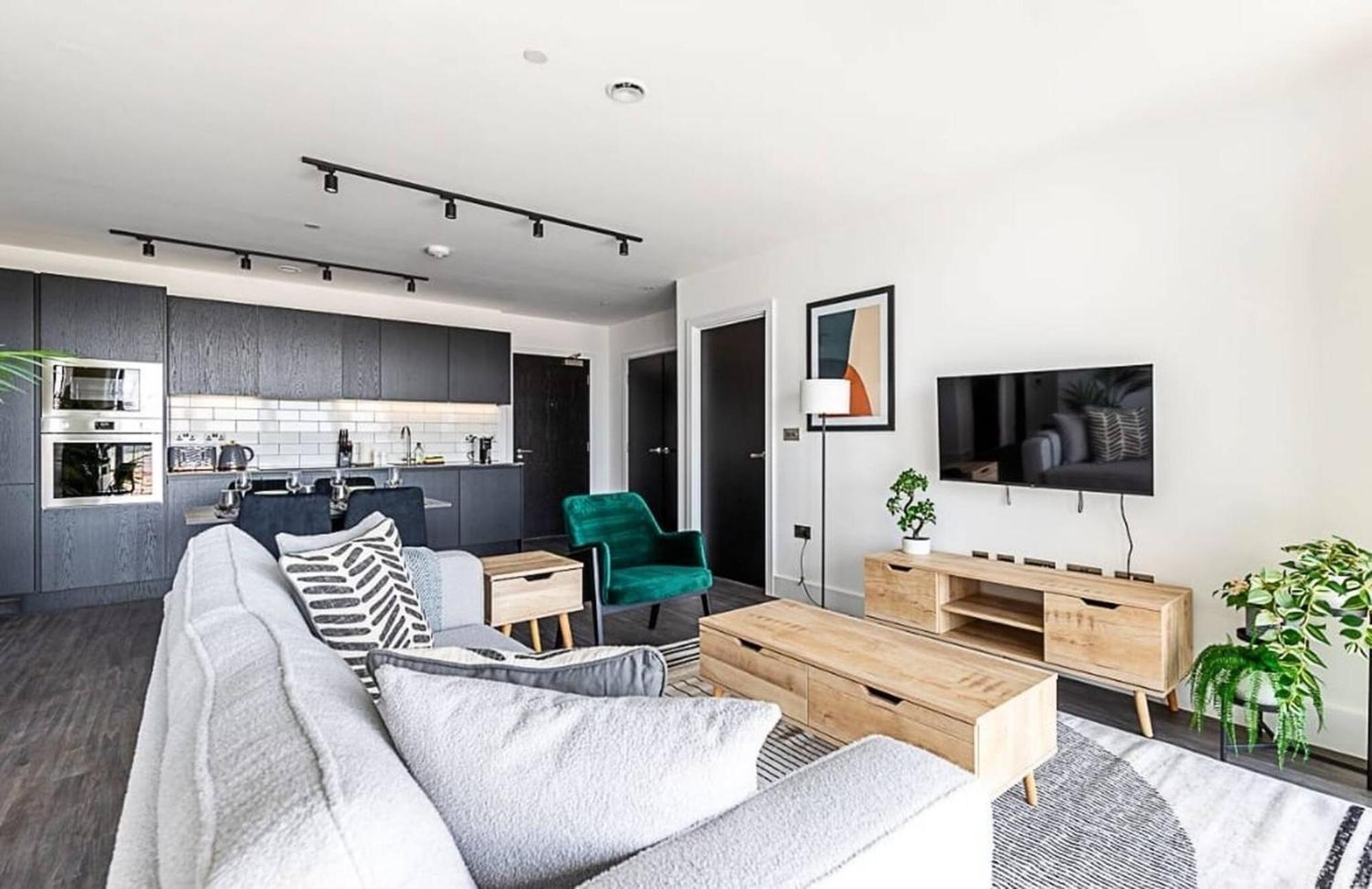 North Ken Vi - 2 Bedrooms - 2 Bathrooms - Balcony - Concierge * London