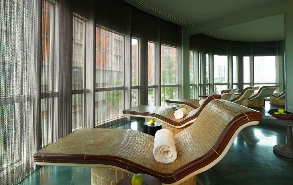 Radisson Blu Hotel, Canary Wharf East Hotel 4*