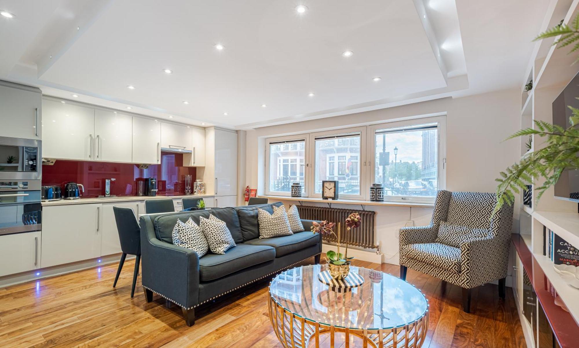 Elegant Ground Floor Apartment With Harrods View And Ac In Knightsbridge Apartment
