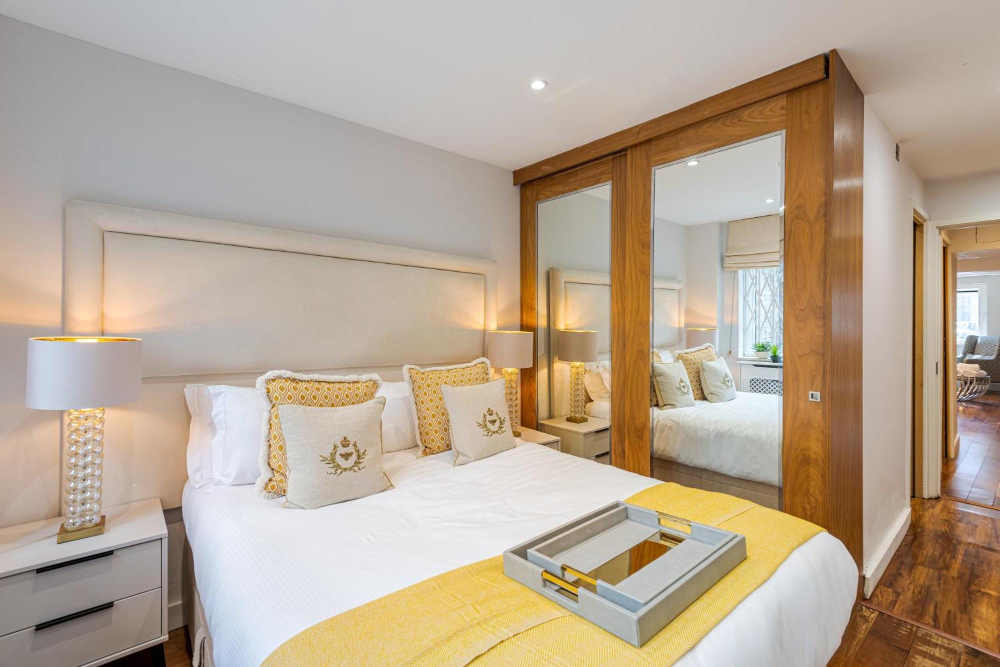 Elegant Ground Floor Apartment With Harrods View And Ac In Knightsbridge London