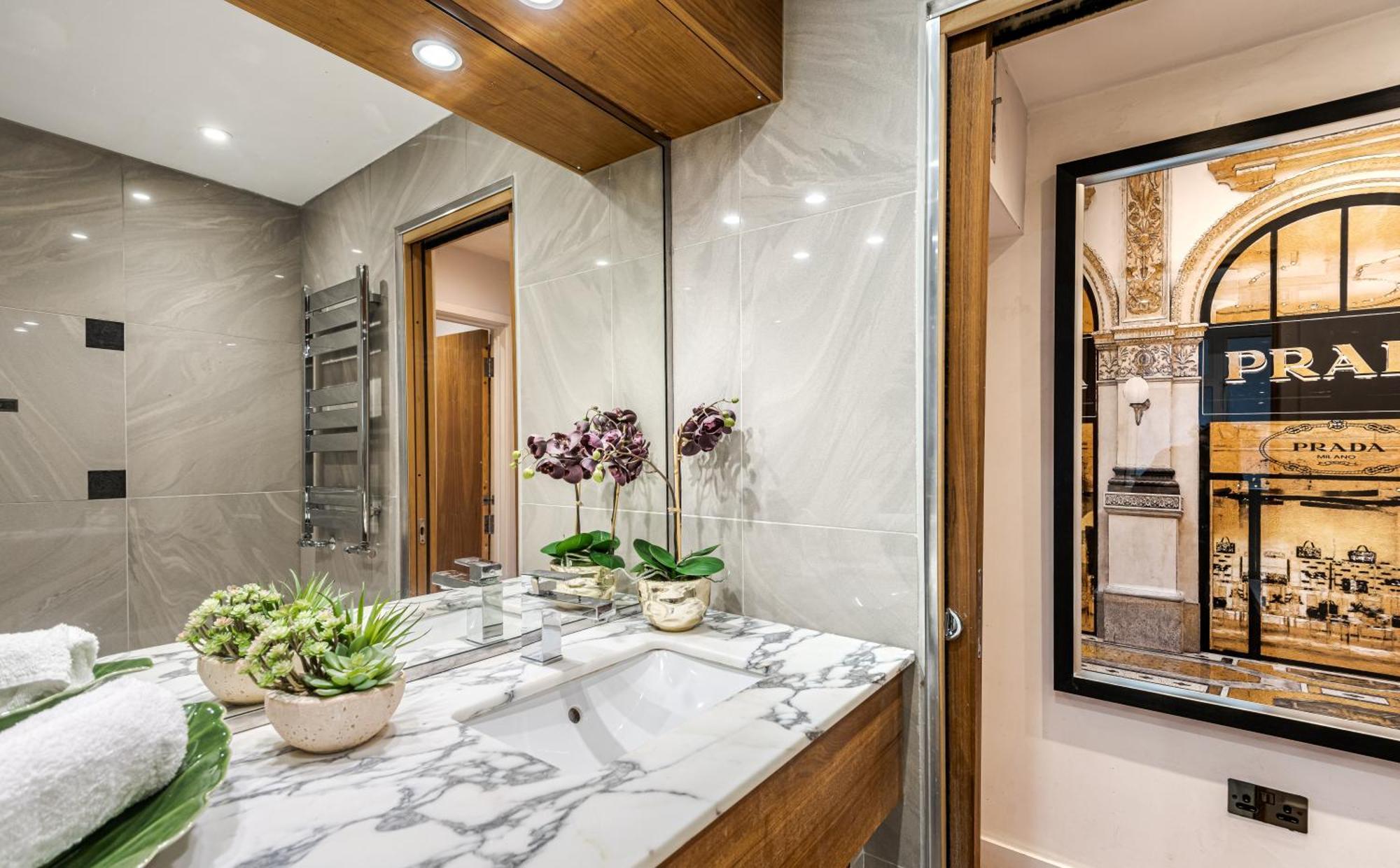 Elegant Ground Floor Apartment With Harrods View And Ac In Knightsbridge Apartment *