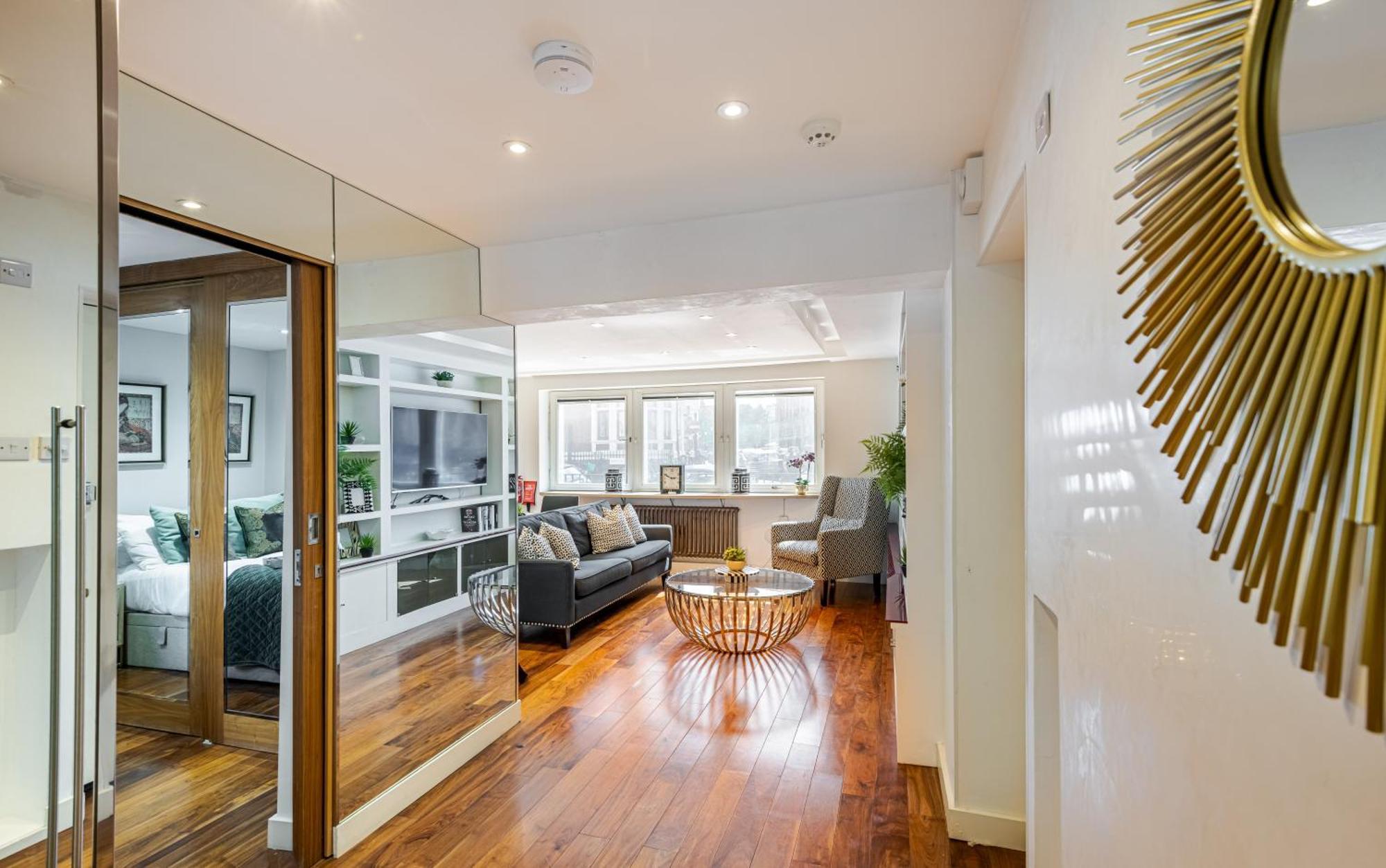 Elegant Ground Floor Apartment With Harrods View And Ac In Knightsbridge London