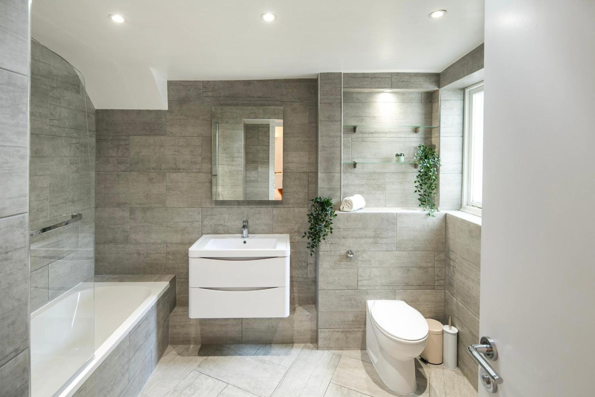4 Bed By Gloucester Road Station London