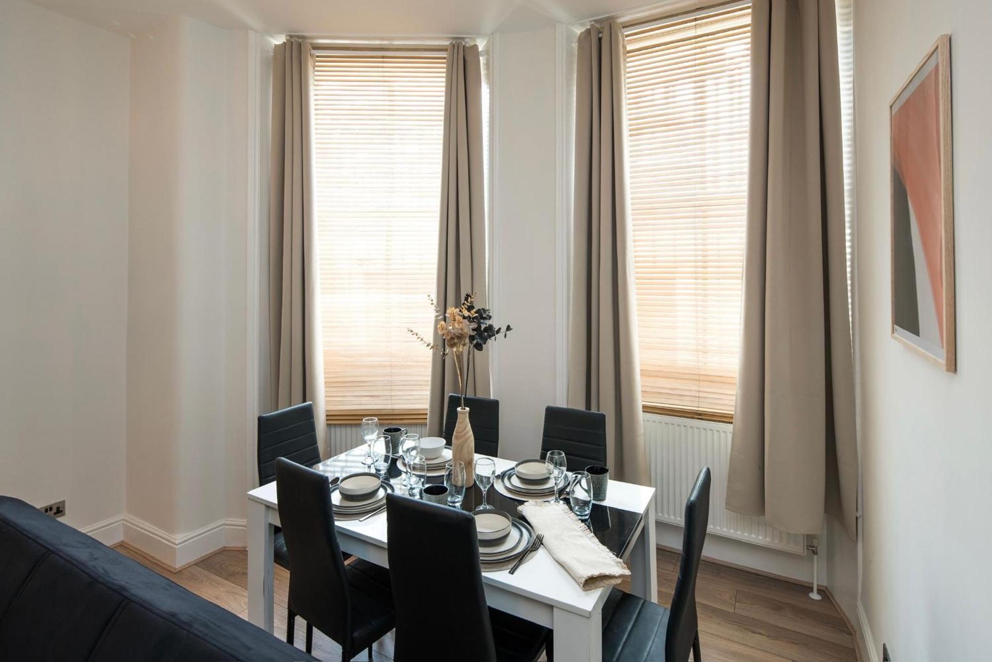 4 Bed By Gloucester Road Station * London