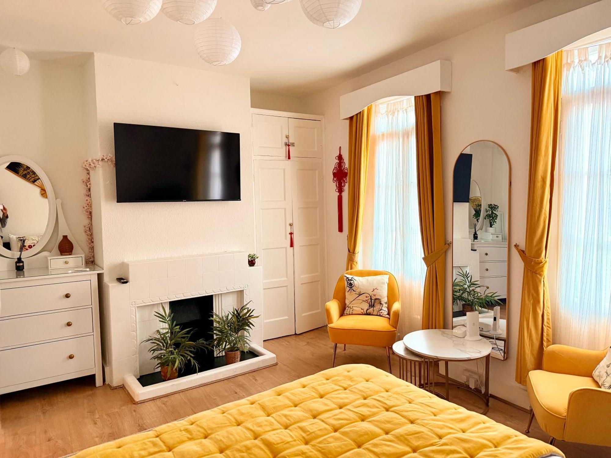 Apartment Candy Cafe