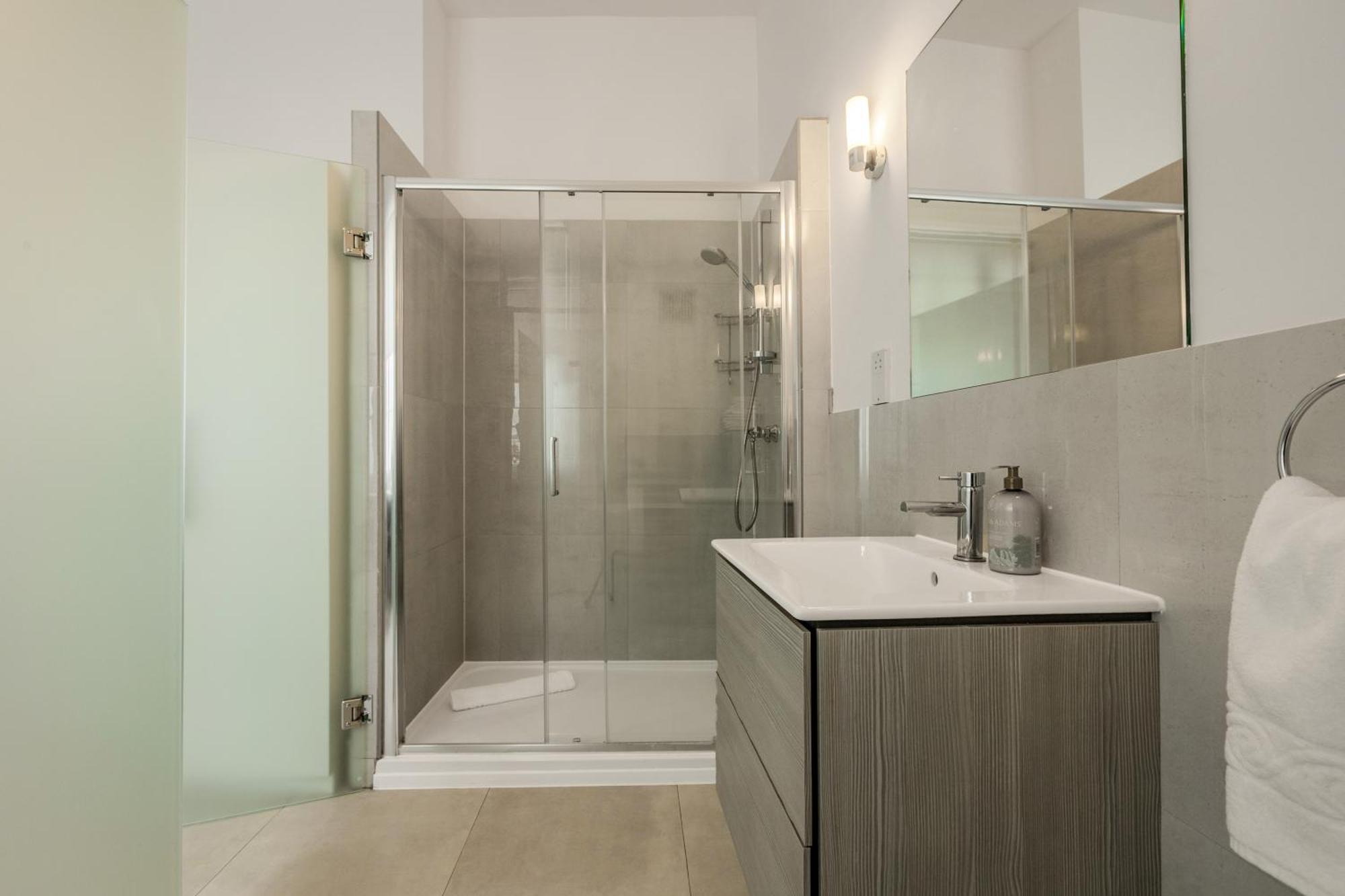 Dev3 - Beautiful 1 Bdr Apt, High-end Paddington District * London