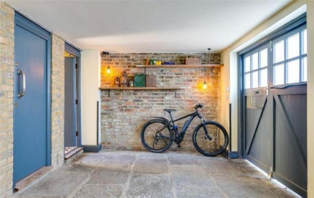 Fabulous Oasis For Unique Experience In Clapham London