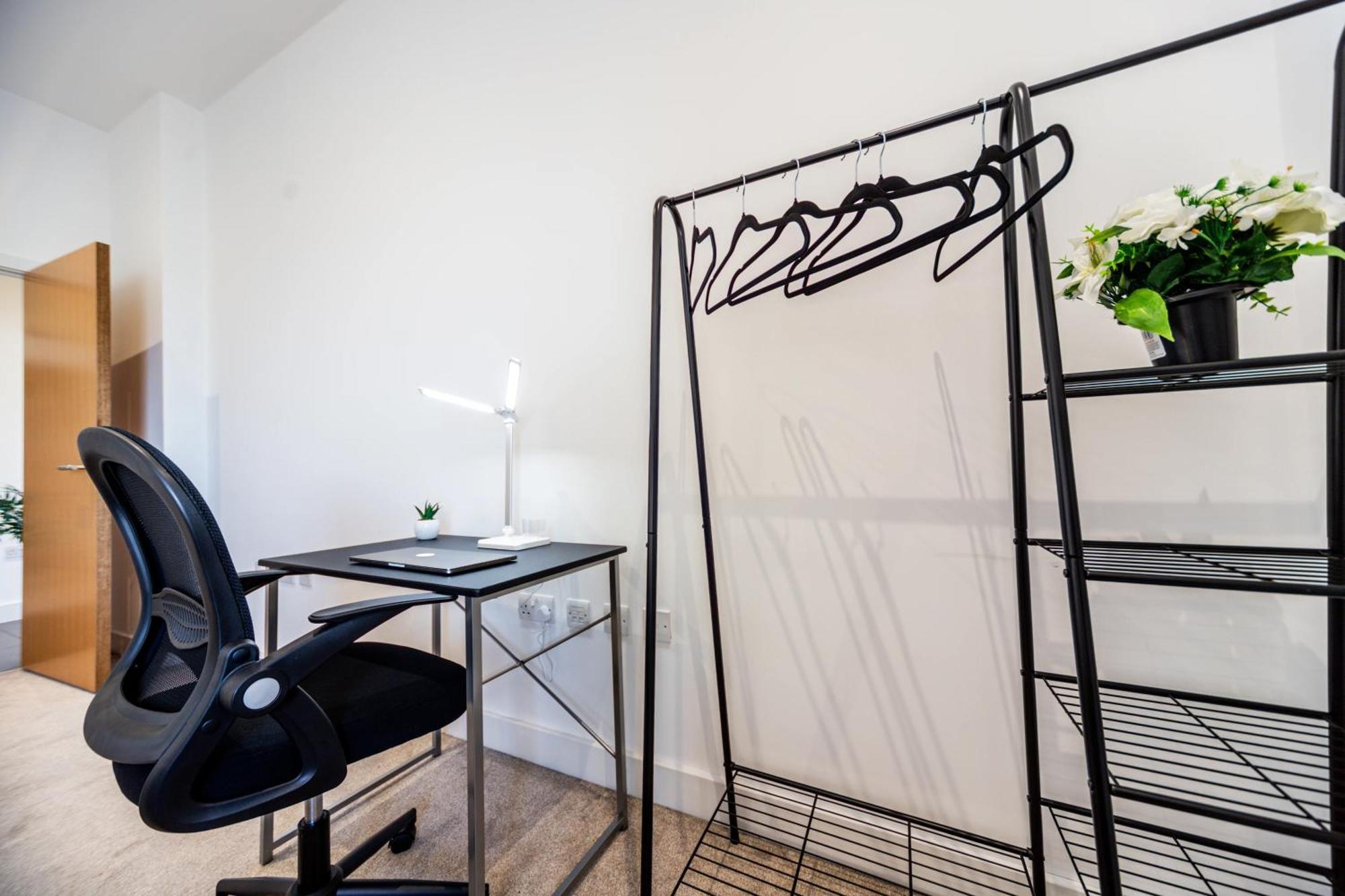 2 Bed Oasis Flat-o2-excel-canary Wharf- Shops- Trains -free Parking,wifi 500mb & Flex Check In