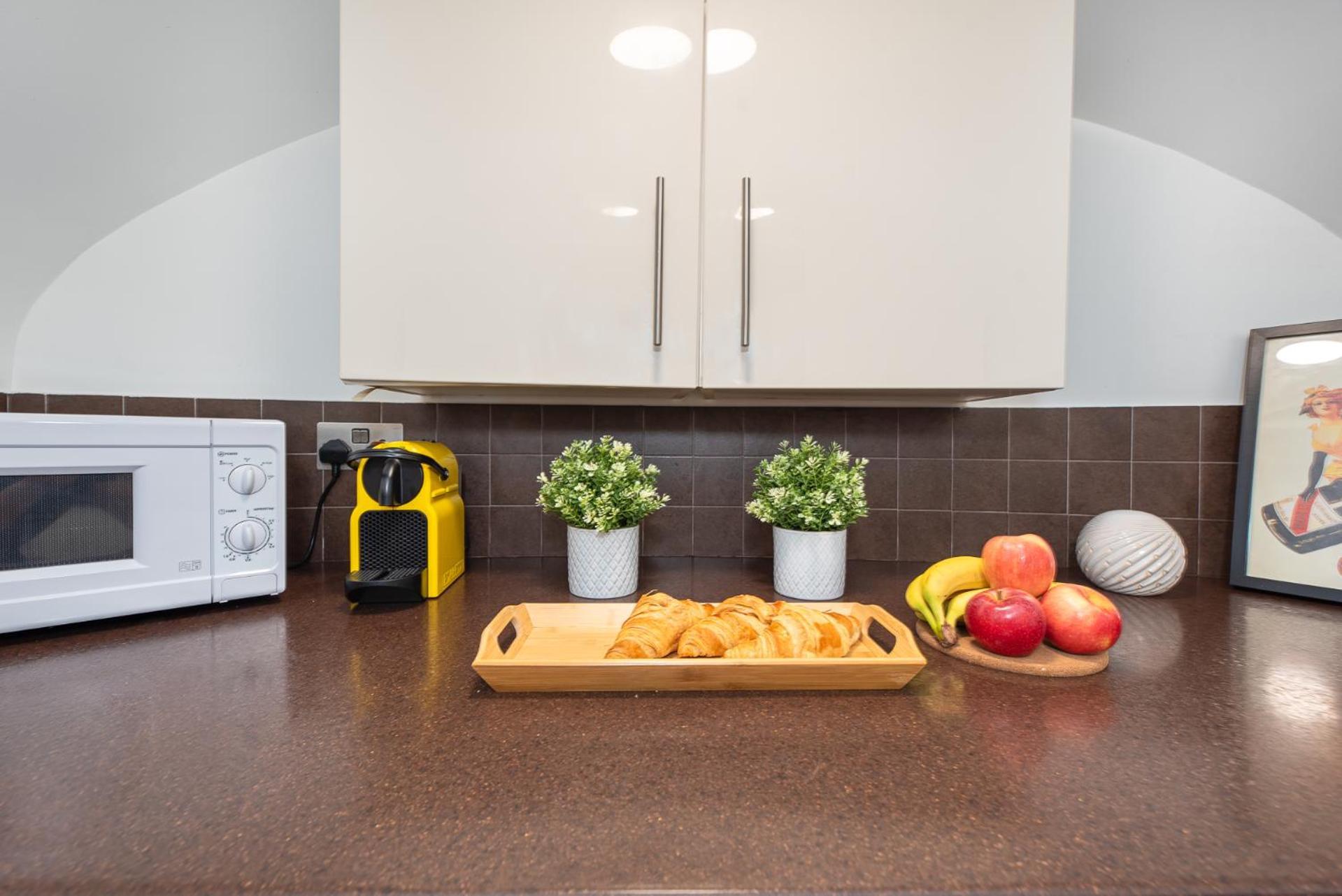 3 Bedroom With Private Terrace In Pimlico, Westminster, Victoria Apartment London