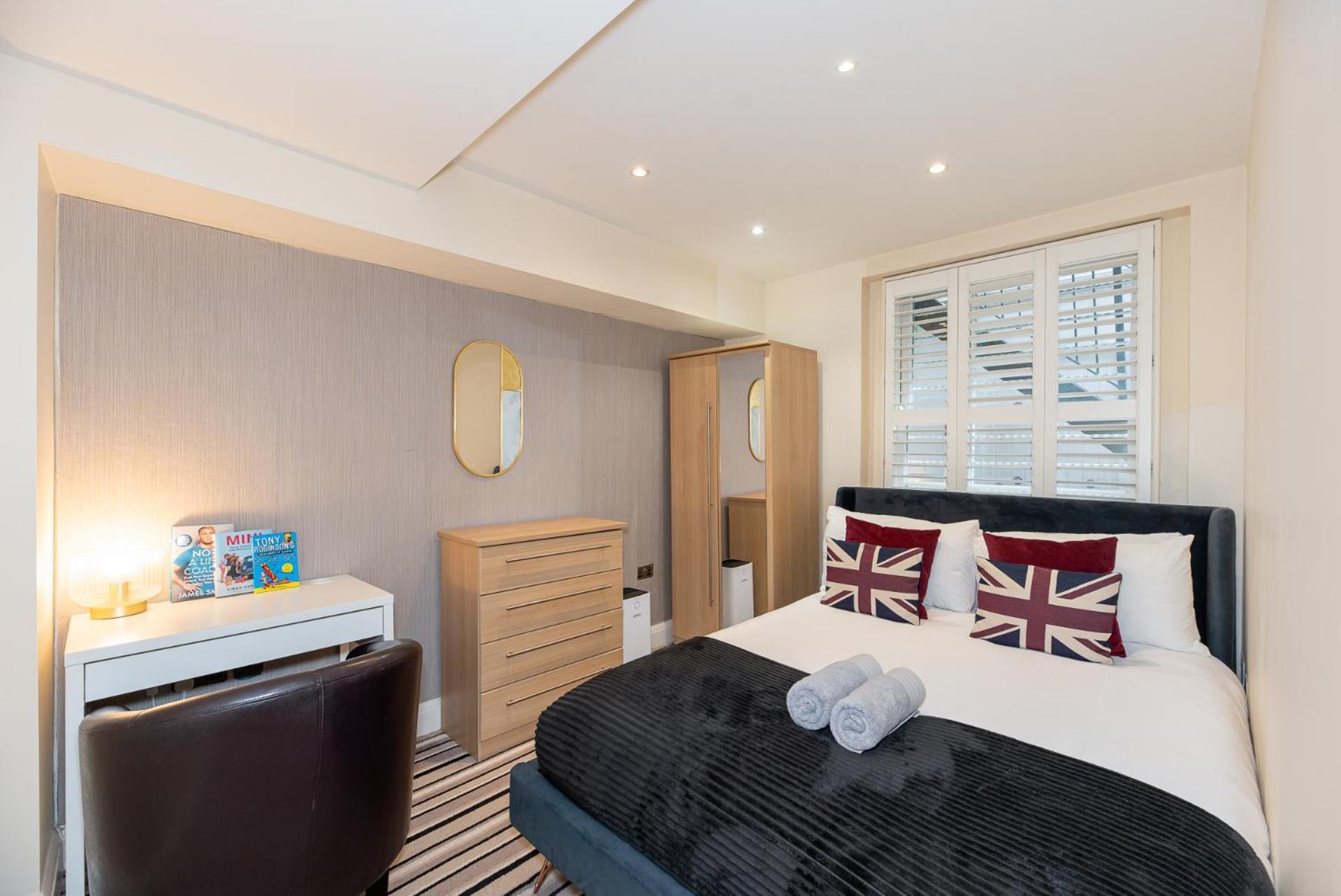 3 Bedroom With Private Terrace In Pimlico, Westminster, Victoria London