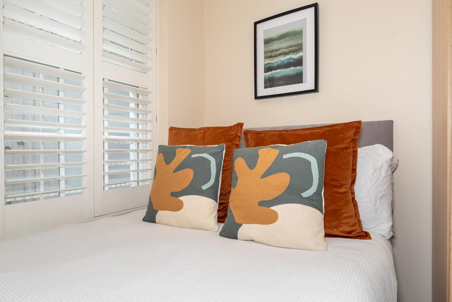 Apartment 3 Bedroom With Private Terrace In Pimlico, Westminster, Victoria
