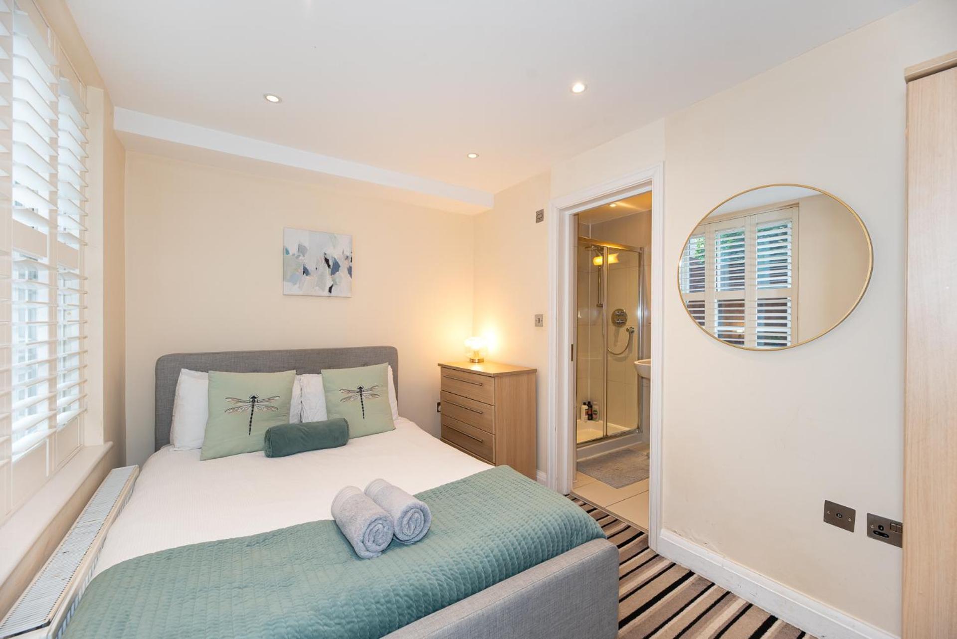Apartment 3 Bedroom With Private Terrace In Pimlico, Westminster, Victoria *