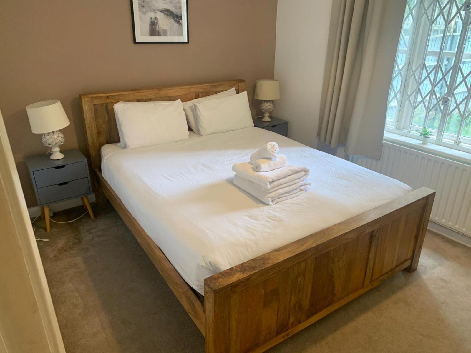 Apartment 2 Bed Apartment In Finsbury With Garden *