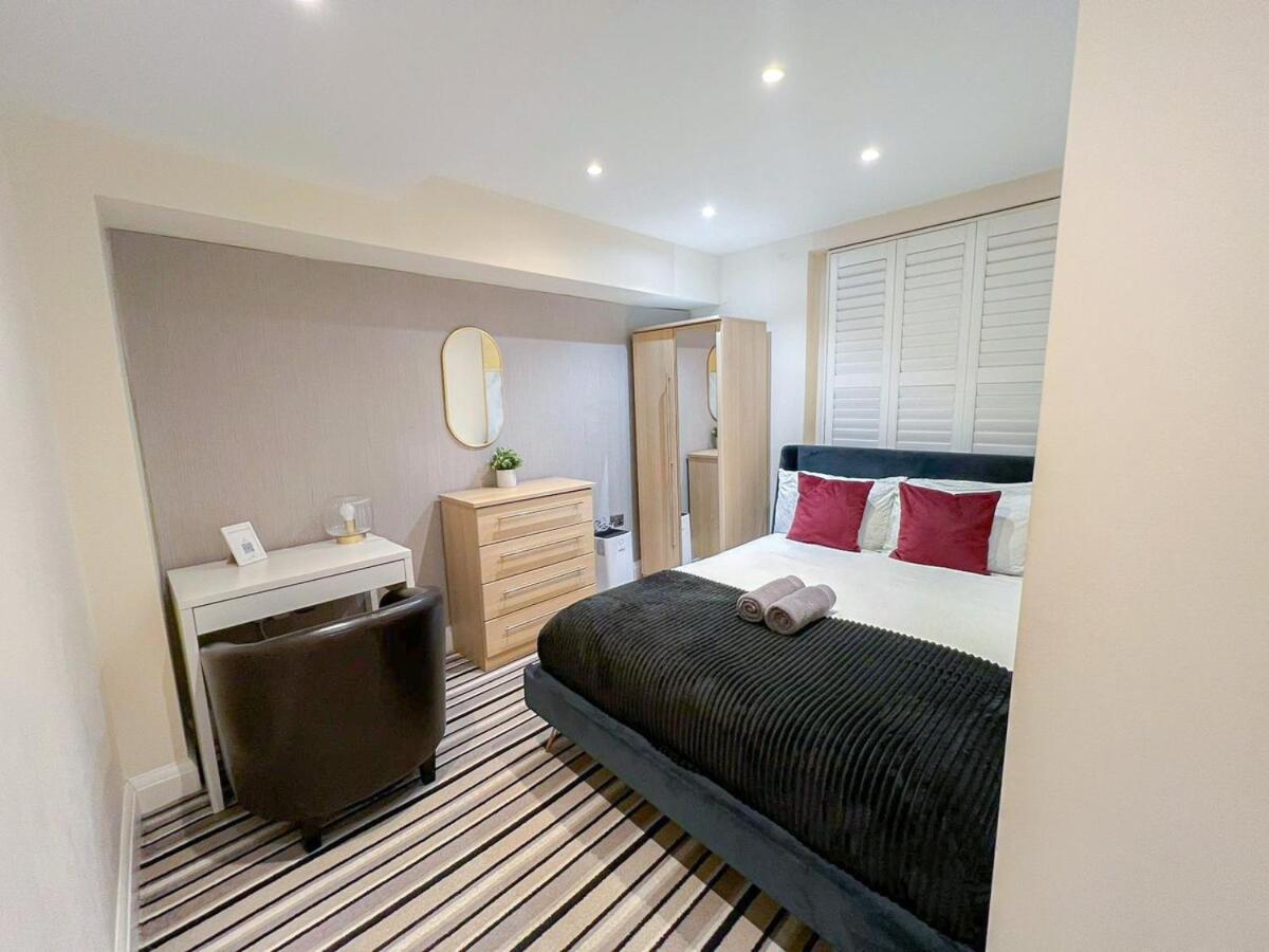 3 Bedroom With Private Terrace In Pimlico, Westminster, Victoria Apartment *