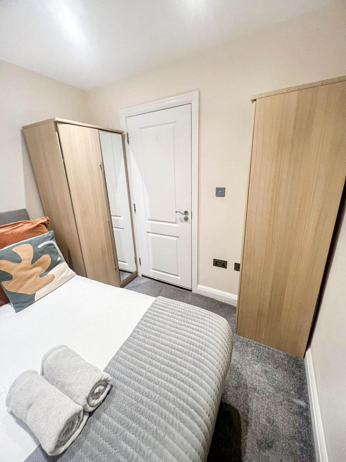 Apartment 3 Bedroom With Private Terrace In Pimlico, Westminster, Victoria *