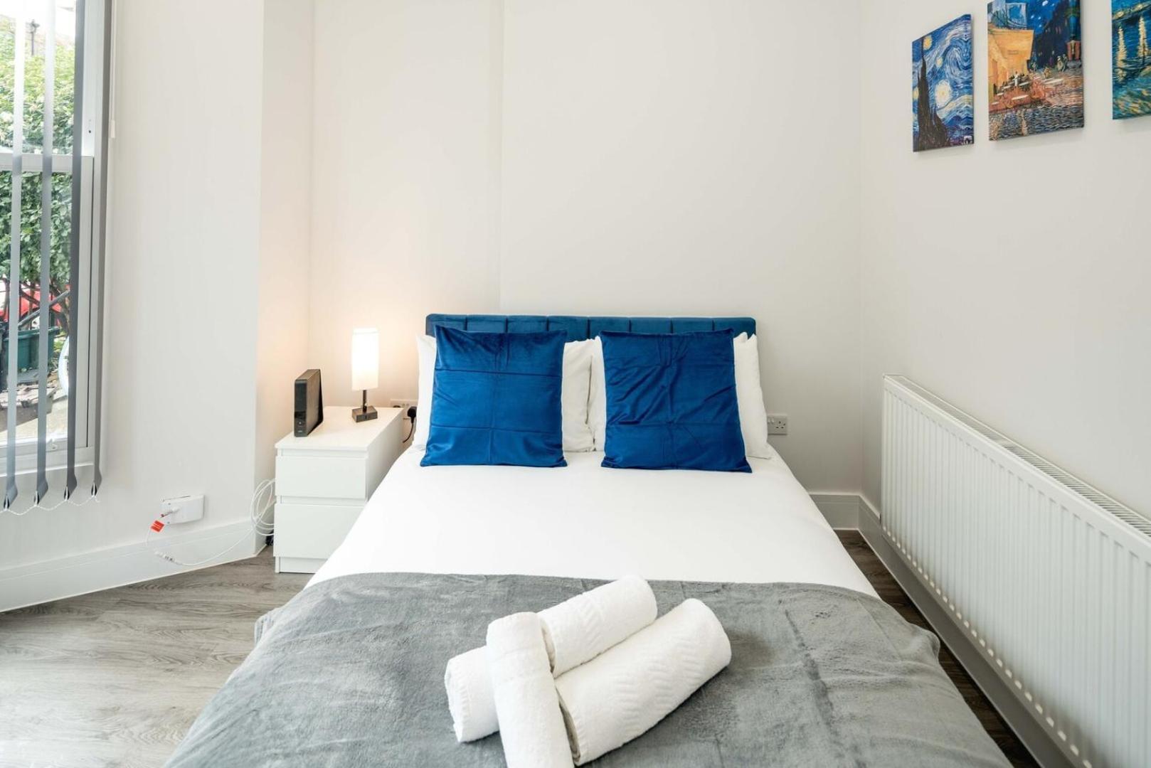 Modern 2b With Private Backyard & Fast Wifi Apartment *