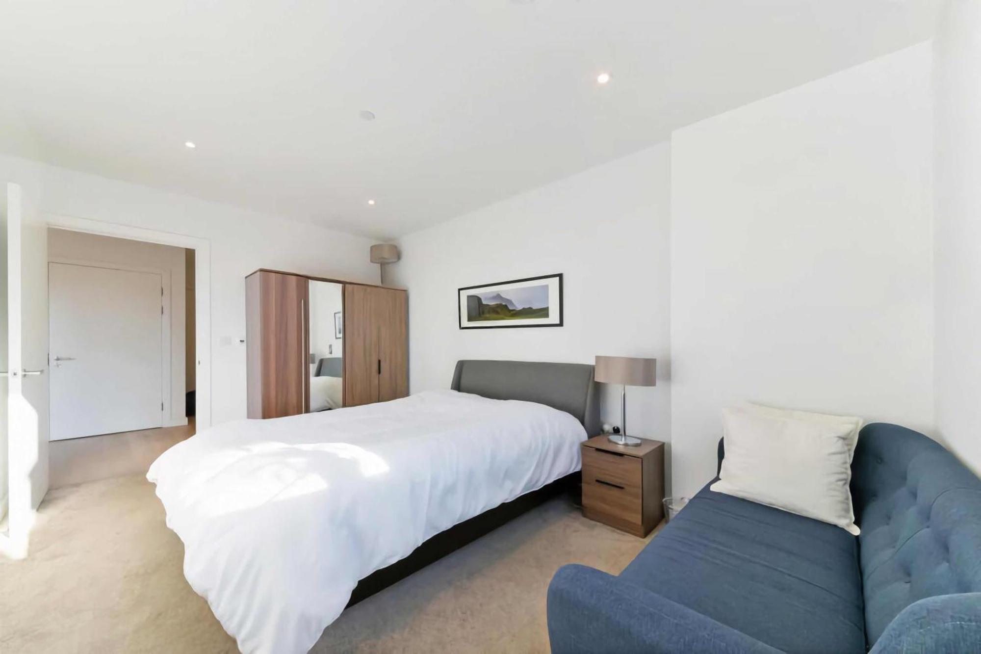 Luxury 2b2b In Apartment