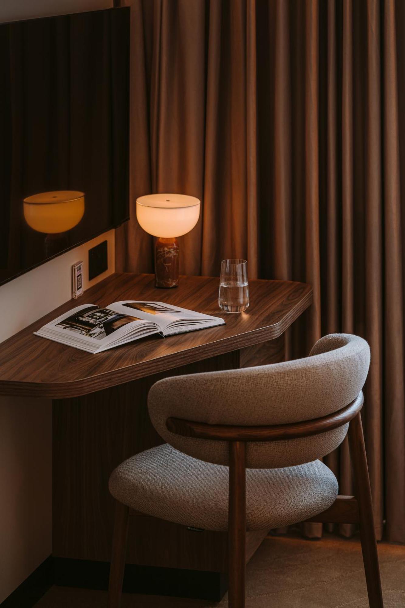 Mercure Earls Court 4*