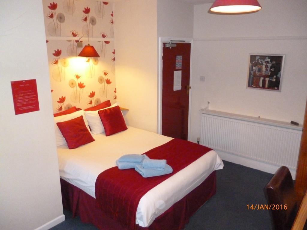 What are the best hotels near London Eye? * London