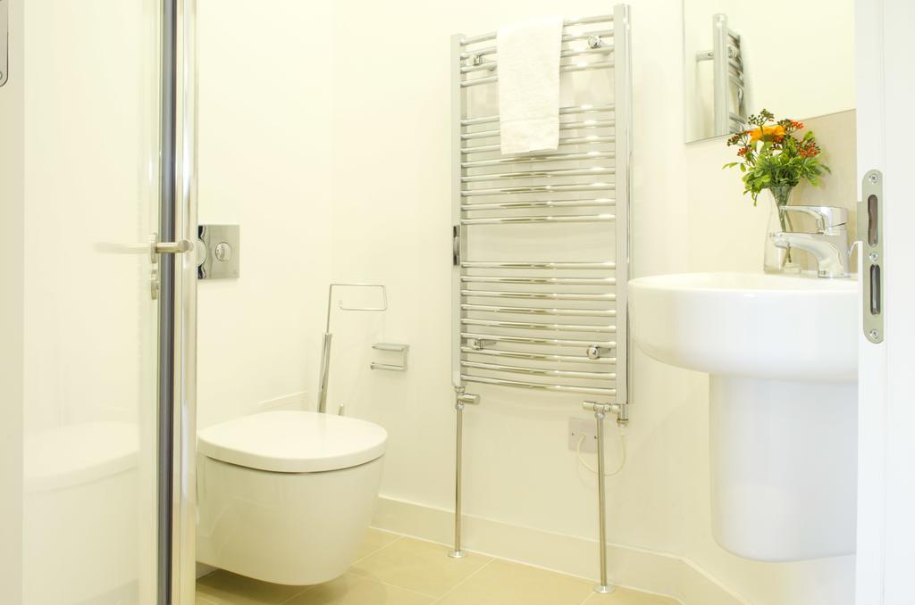 Old Street Apartment *