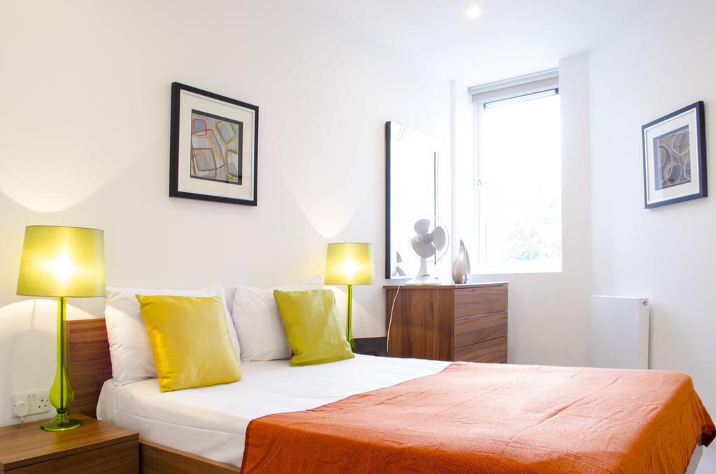 Old Street Apartment *
