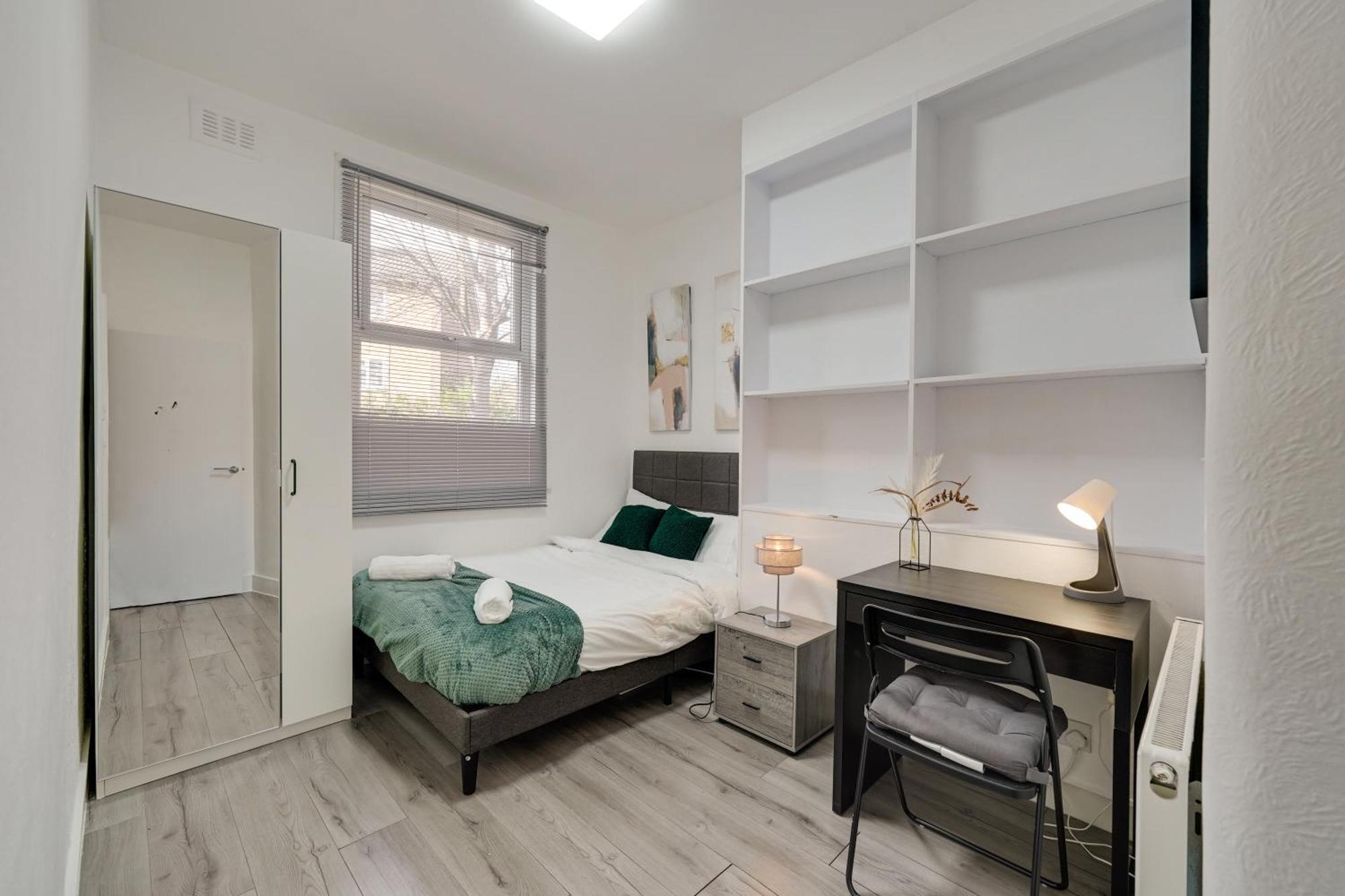 Luxury With Large Garden Apartment London