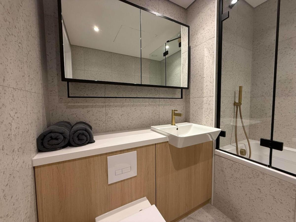 Luxury 1br Flat In Of Apartment
