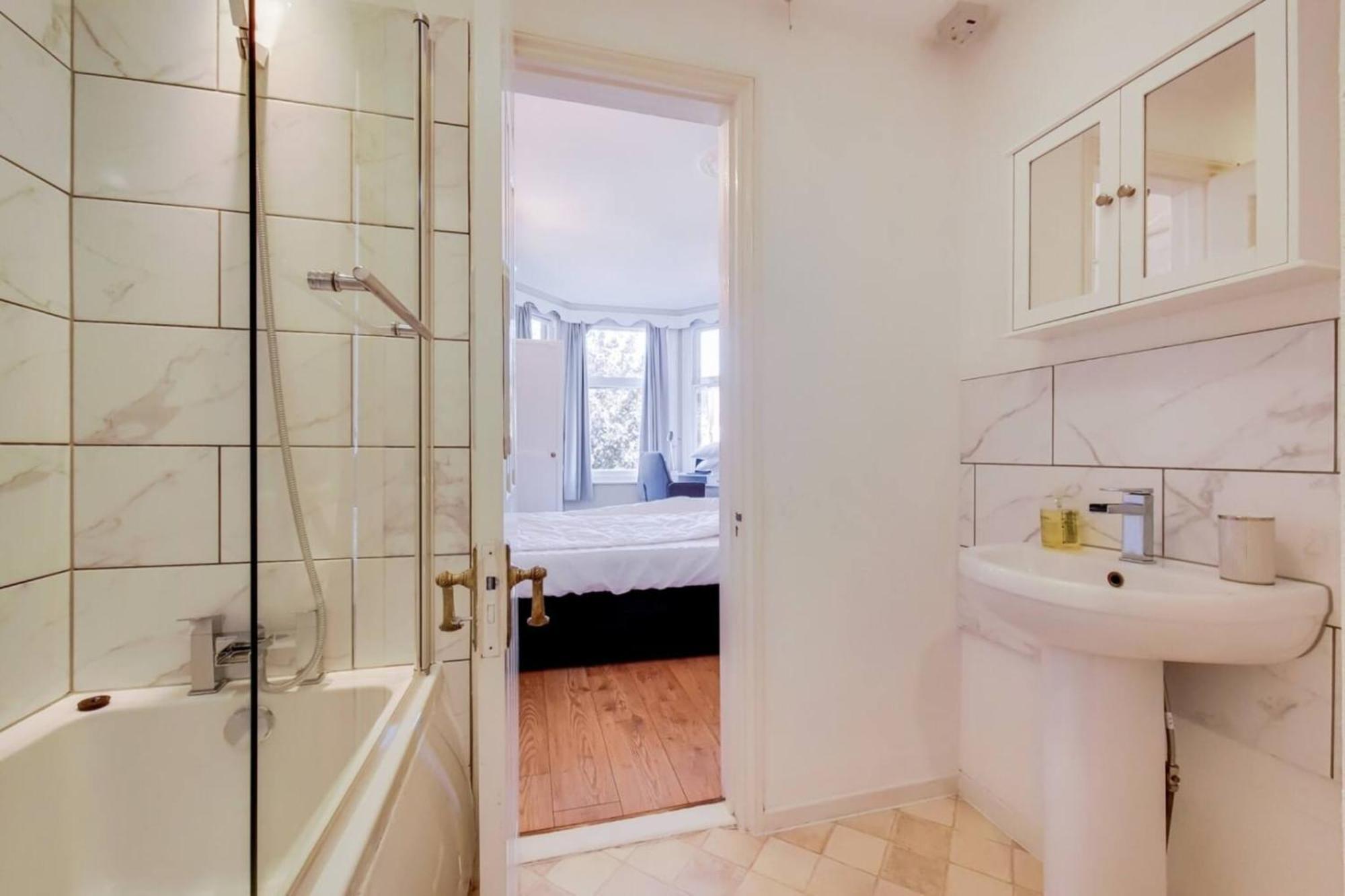 Spacious Ealing Broadway Apartment