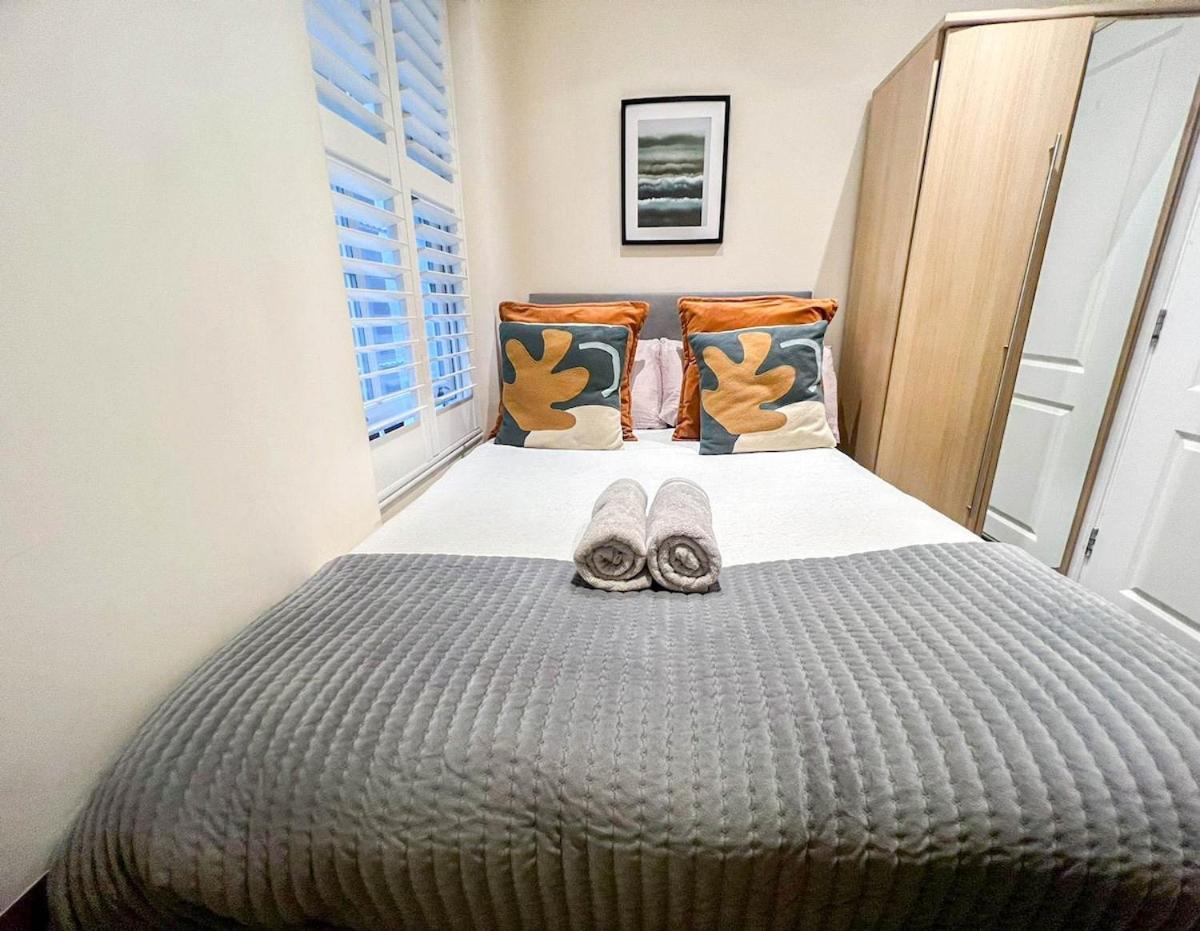 Apartment 3 Bedroom With Private Terrace In Pimlico, Westminster, Victoria