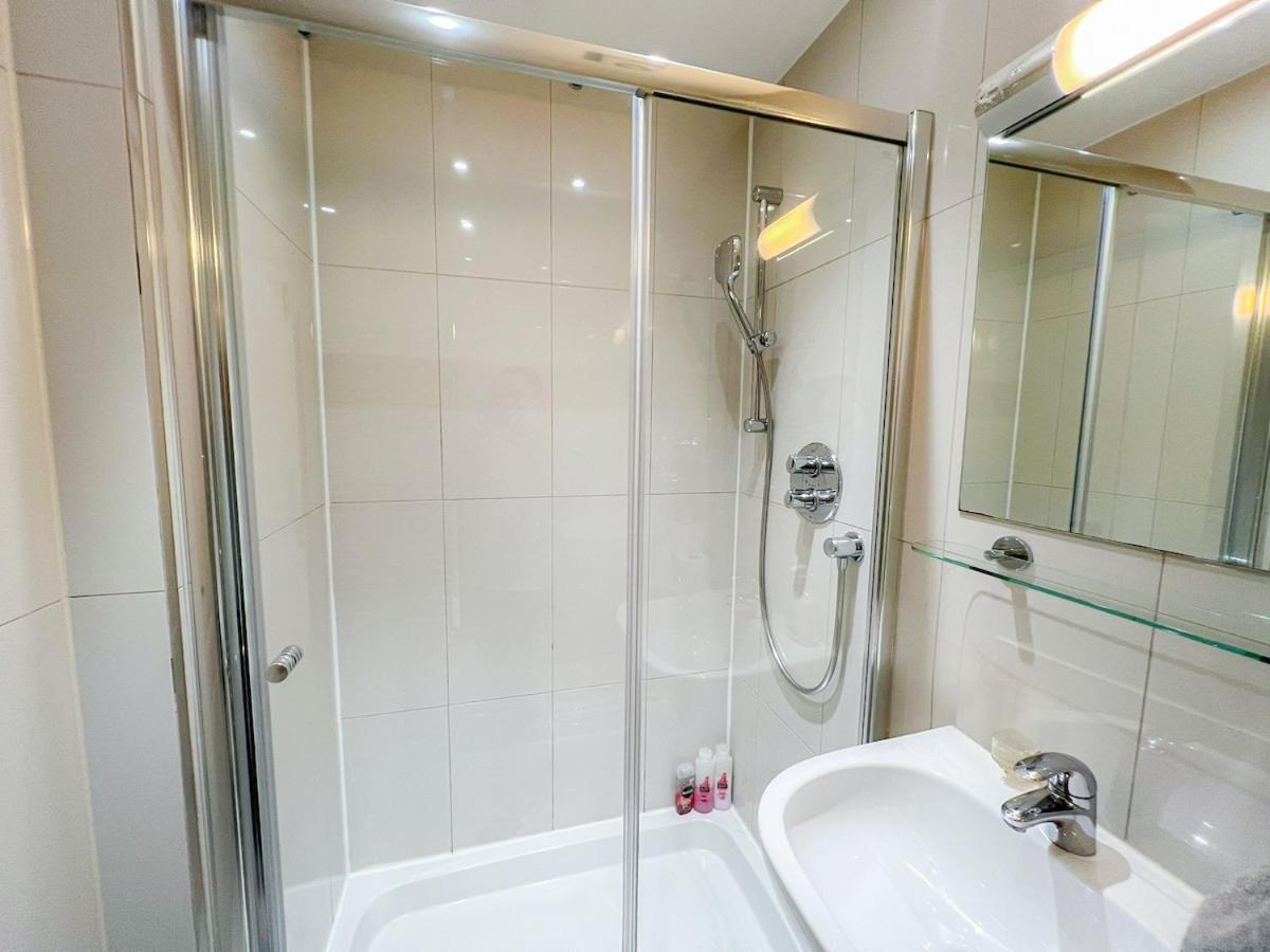 3 Bedroom With Private Terrace In Pimlico, Westminster, Victoria *