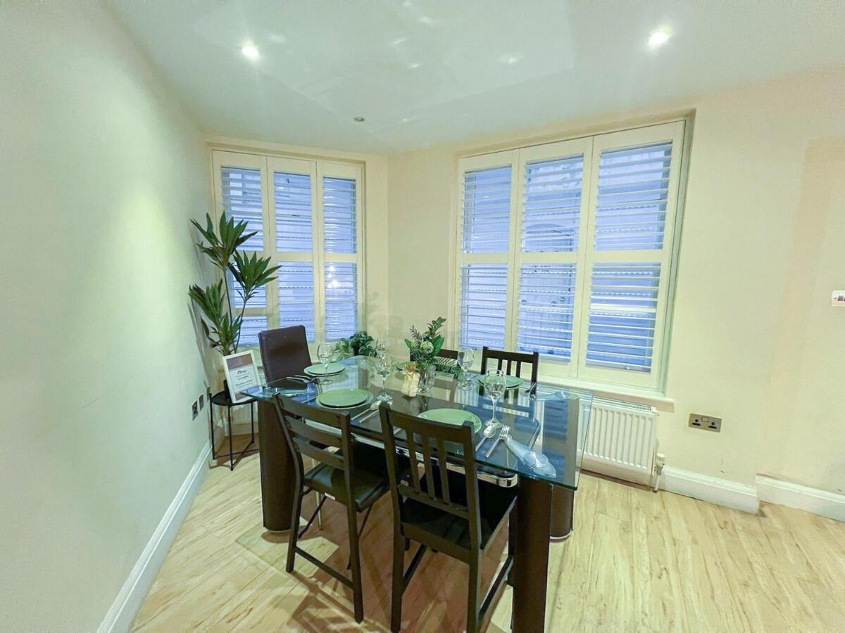 3 Bedroom With Private Terrace In Pimlico, Westminster, Victoria London