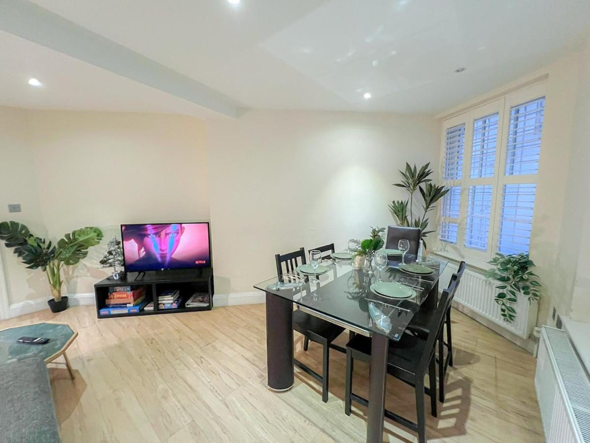 3 Bedroom With Private Terrace In Pimlico, Westminster, Victoria Apartment *
