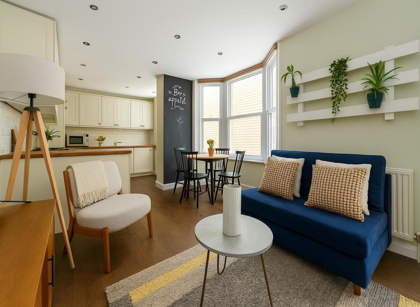 2 Bed Apartment In Finsbury With Garden Apartment