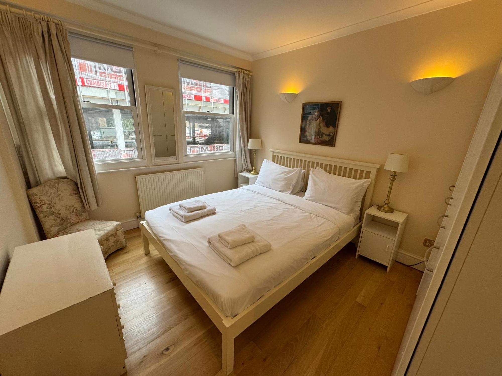 Bright 2 Bedroom Flat In * London