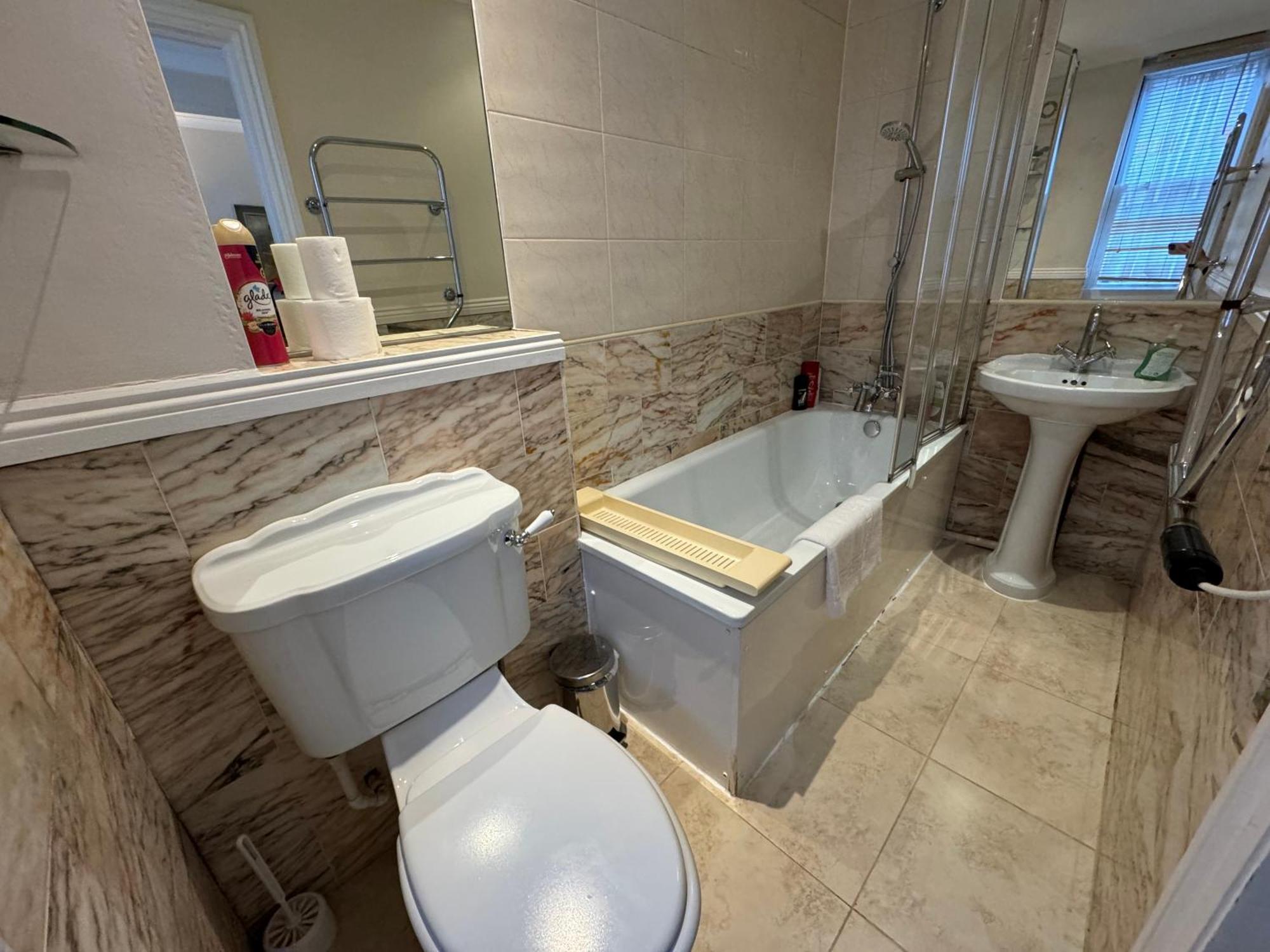 Bright 2 Bedroom Flat In Apartment London