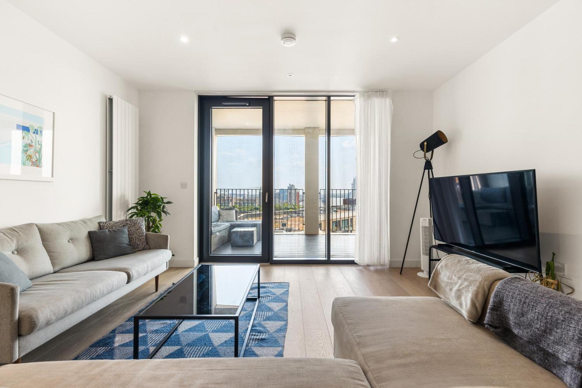 Spacious Modern 1 Bed Apartment. *