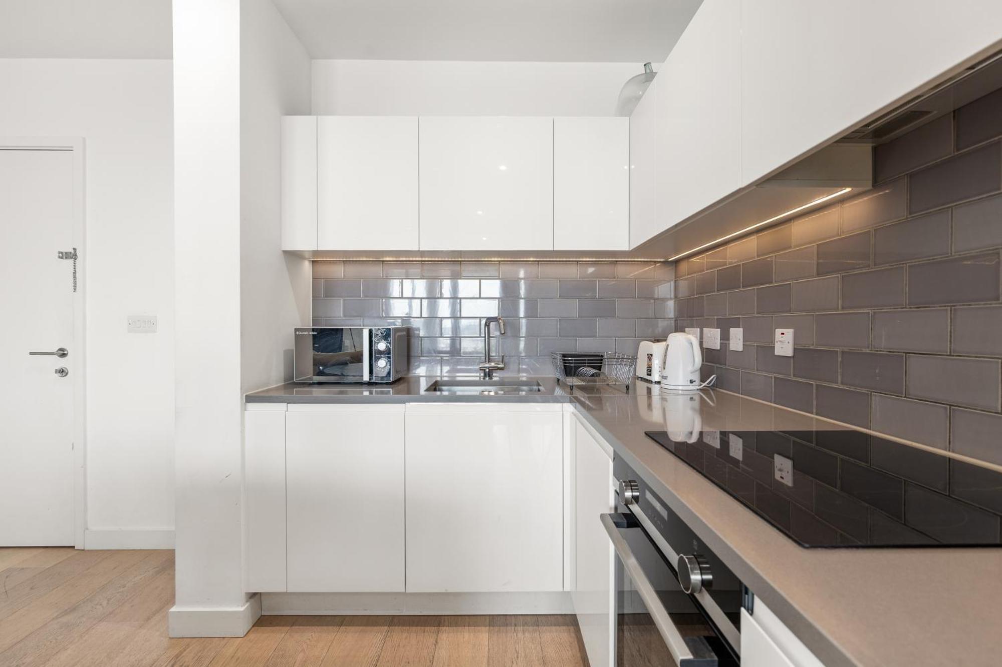 Spacious Modern 1 Bed Apartment. Apartment *