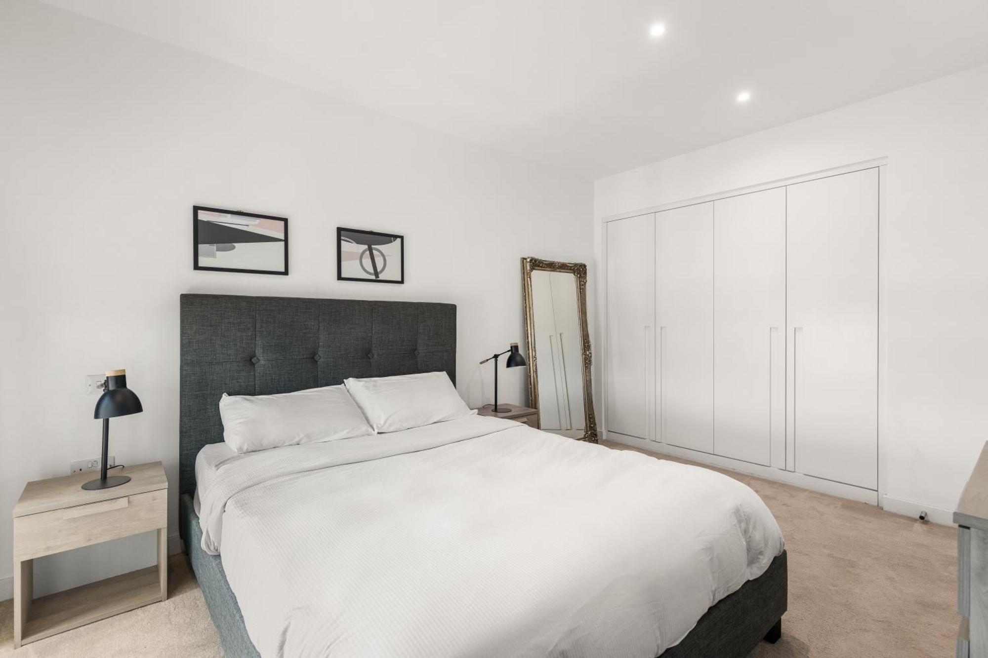 Apartment Spacious Modern 1 Bed Apartment. London