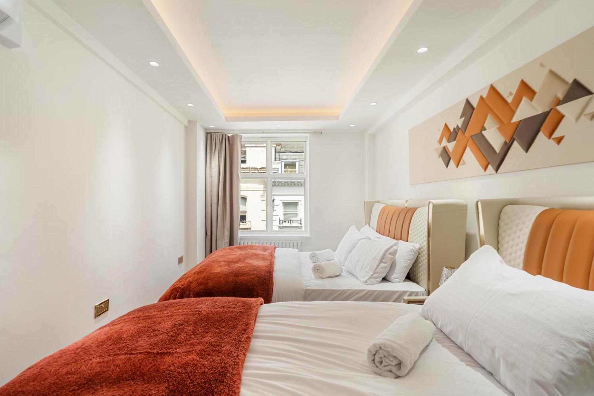 Apartment Exclusive 2-bedroom Retreat In Iconic Mayfair H8 London