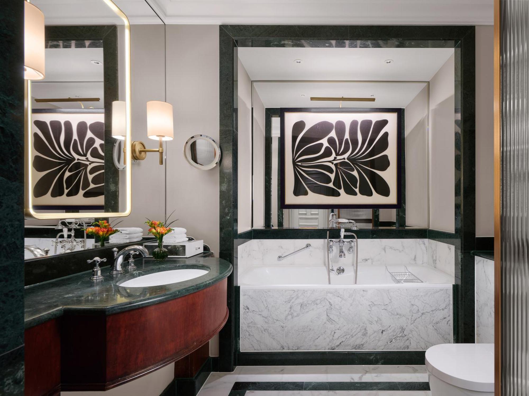 Hotel The Savoy