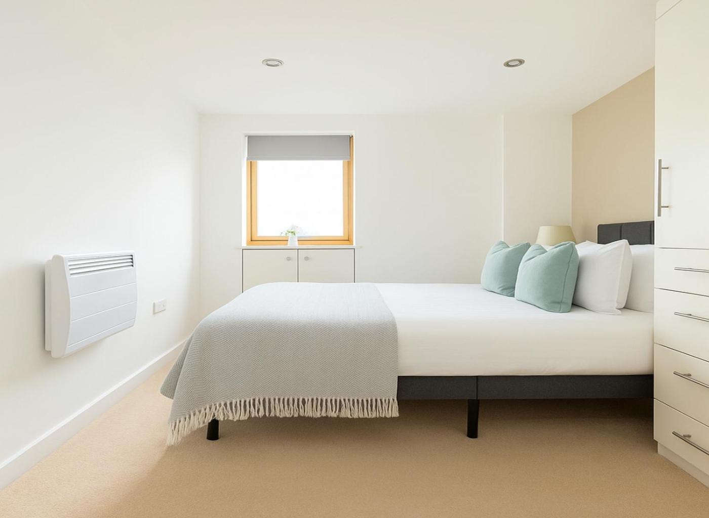 2 Bed Flat With Balcony In Wimbledon Apartment