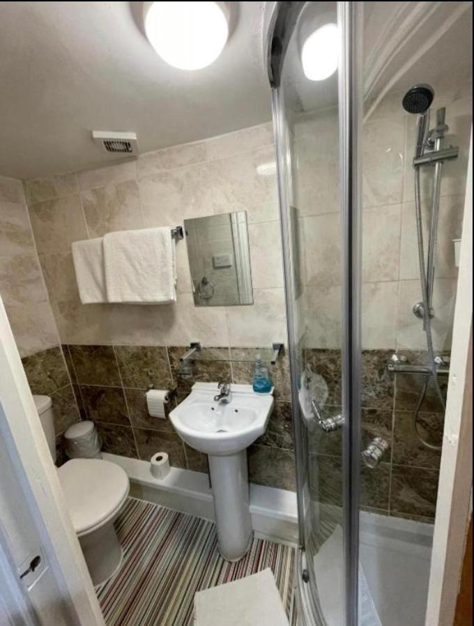 Guest house Accommodation Plus London