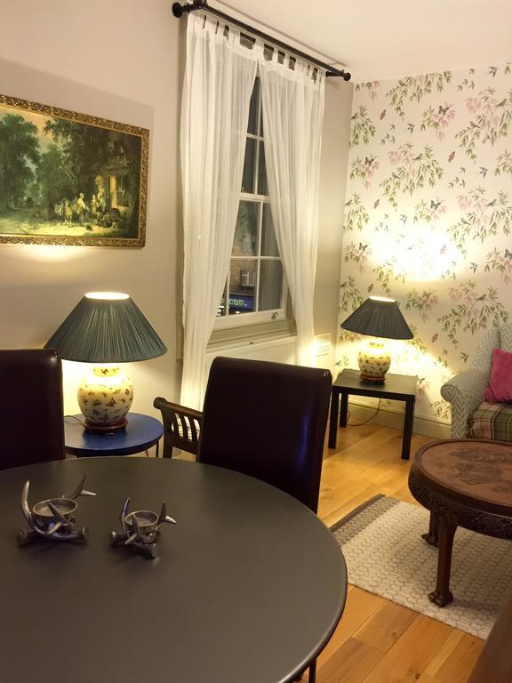 Metro Victoria Apartment *