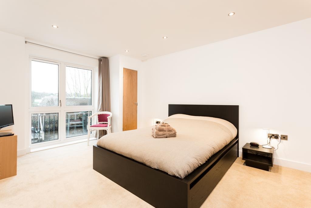 Joivy Lovely 1-bed Flat Near 02 Arena *