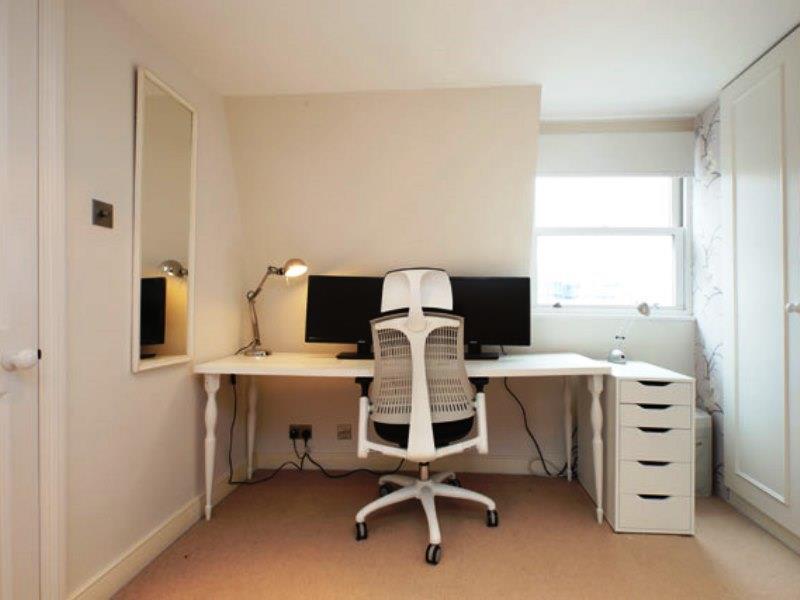 Veeve - Burnfoot Avenue Vr London