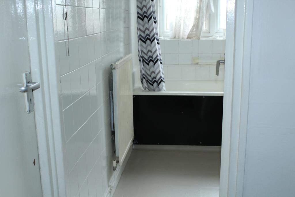 Apartment Wyllen Close London