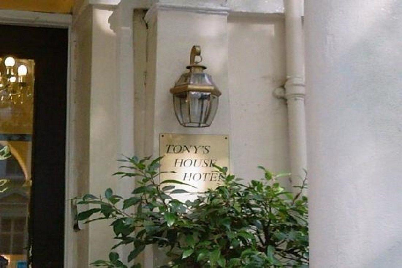 Hotel Tony's House 2*
