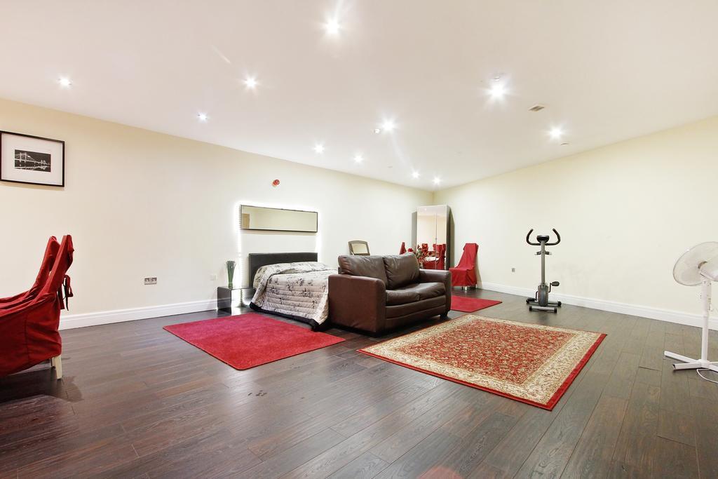 Apartment At Camden Square