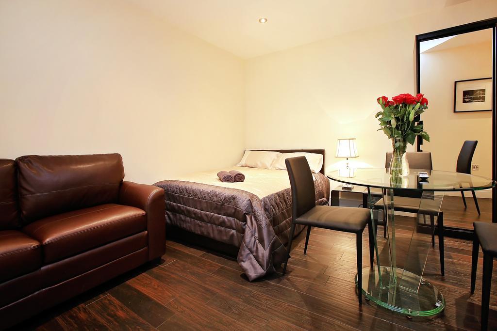 Apartment At Camden Square