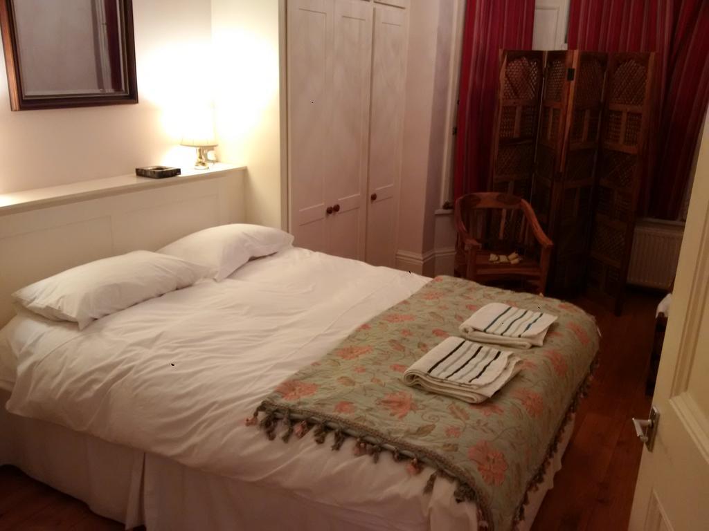 Apartment Luxury Holland Park, Sleeps 2, Free S'Fast Wifi *